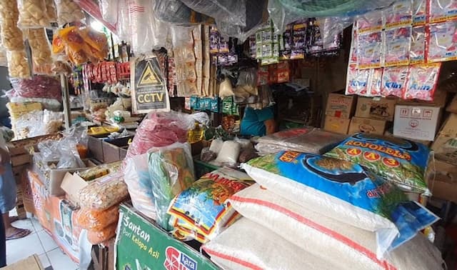 Harga Gula Pasir di Pasar Kramat Jati Stabil Rp19.000 per Kg sejak Ramadhan