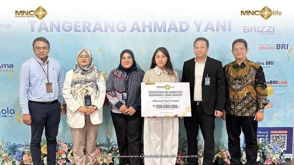 MNC Life Serahkan Manfaat Asuransi Jiwa Kredit Rp250 Juta untuk Keluarga Tertanggung MNC Life Serahkan Manfaat Asuransi Jiwa Kredit Rp250 Juta untuk Keluarga Tertanggung