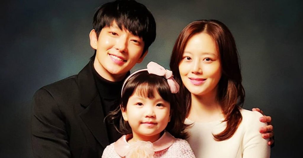 Potret keluarga Baek Hee-Sung dan Cha Ji-Won