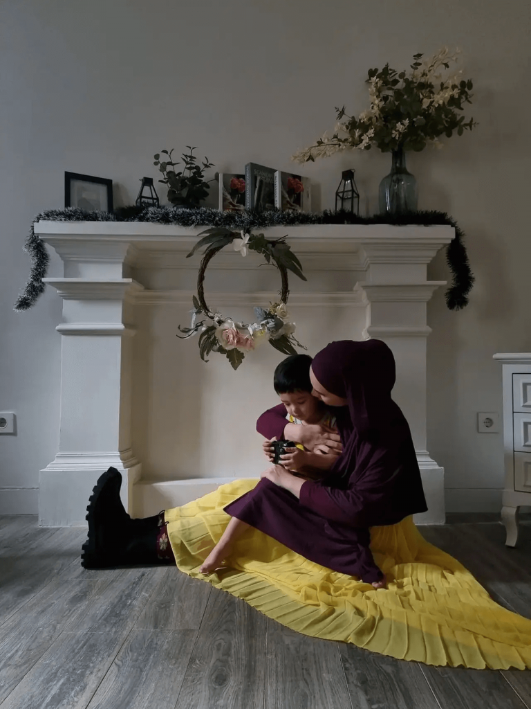 foto dalam rumah arya saloka