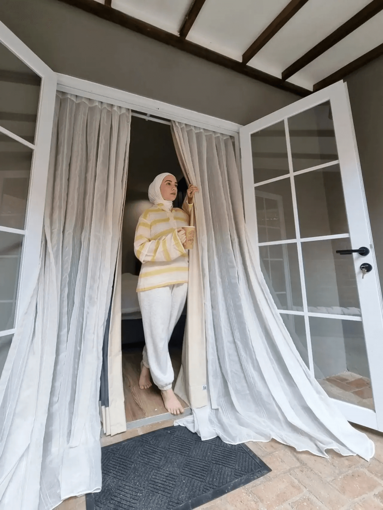 interior rumah arya saloka