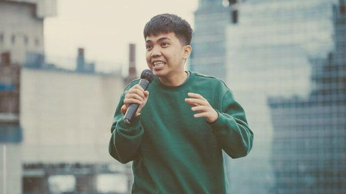 Arif Brata sebagai Irfan