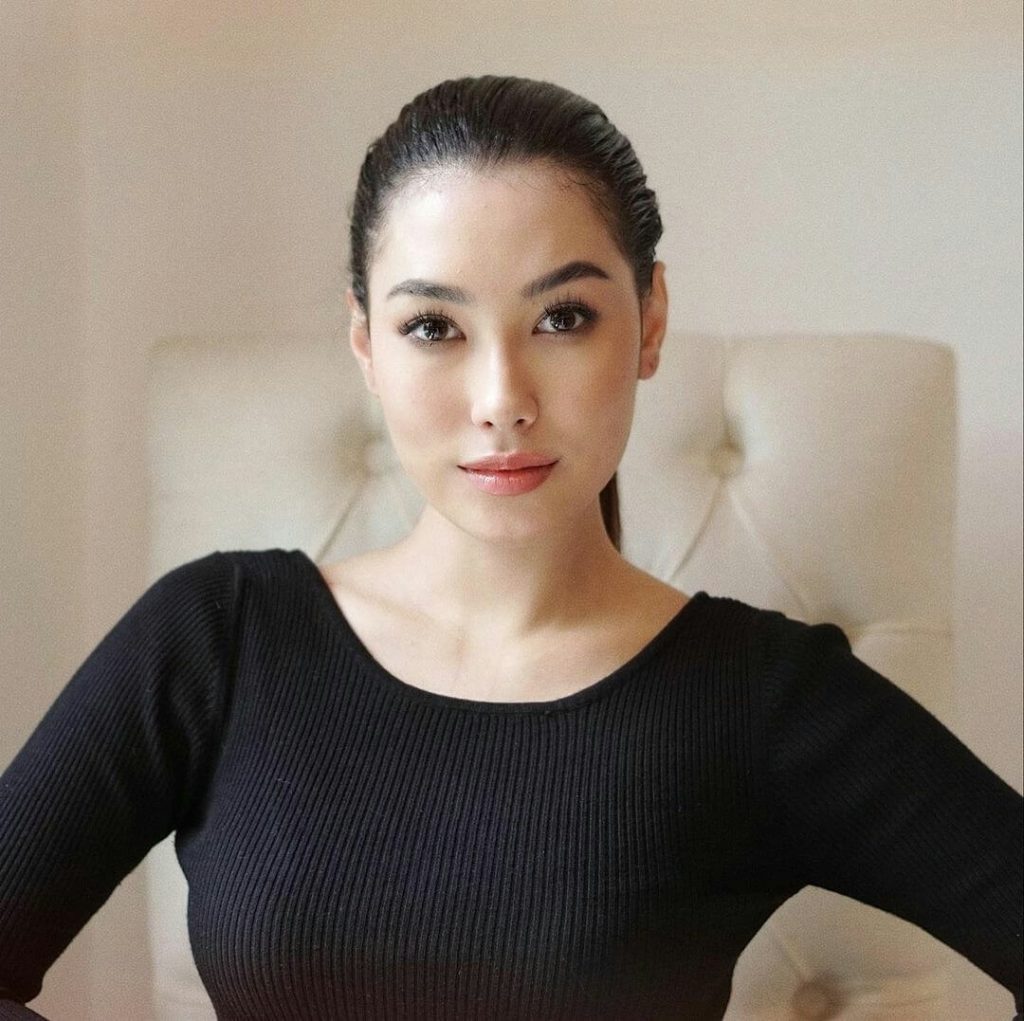 Frederika Cull, sebagai Miranda