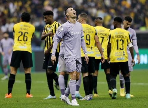 Christiano Ronaldo Tampil Dibawah Rata-Rata, Jersey CR-7 Diinjak-Injak Fans