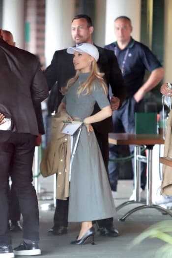 Potret Ariana Grande dengan Outfit Memukau di Wimbledon yang Mencuri Perhatian