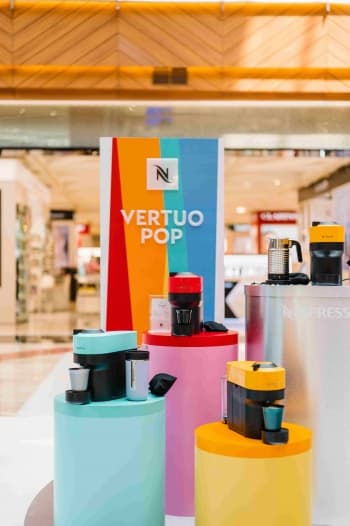 Mesin Kopi Kecil nan Stylish Ini Siap Warnai Rutinitas Minum Kopi Anda