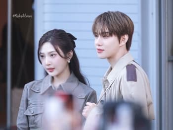 Jungwoo NCT dan Joy Red Velvet Tampil Serasi di Pop-Up Tod’s di Seoul