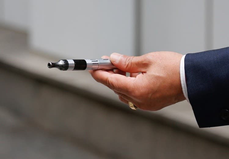 Hong Kong Terapkan Larangan Vaping di Tempat Umum, Denda Bisa Jutaan Rupiah