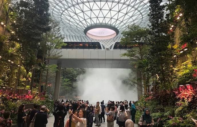 Bandara Changi Singapura Catat Peningkatan Penumpang 2,3 Persen di Tengah Krisis Iran dan AS