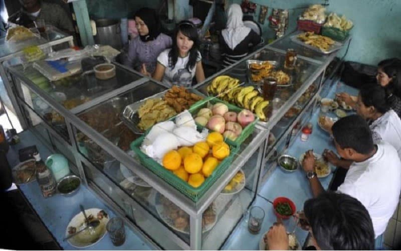 Warteg dkk Diminta Manfaatkan 160 Ribu Kuota Sertifikasi Halal Gratis
