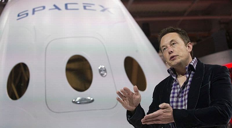 Elon Musk Targetkan SpaceX Bangun Kota di Bulan Kurang dari 10 Tahun