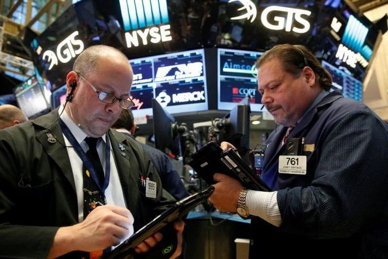 Wall Street Melemah, S&P 500 Lebih Rendah Akibat Saham Intel dkk Tertekan