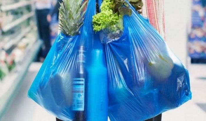 Harga Plastik Melonjak, Gubernur DKI Sarankan Kembali ke Cara Tradisional Pakai Daun Pisang
