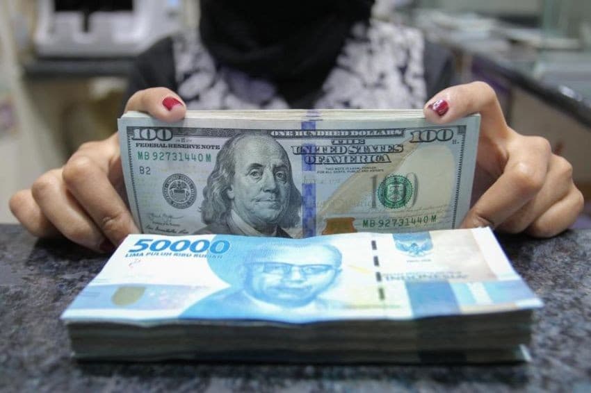 Rupiah Melemah ke Rp16.868 Imbas Eskalasi Timur Tengah