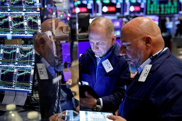 Wall Street Lesu karena Investor Cermati Data Inflasi dan Perkembangan Timur Tengah
