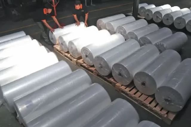 CPO Dibidik Jadi Bahan Baku Plastik, Harga Bisa Lebih Murah?