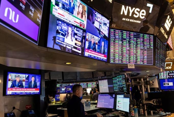 Wall Street Kebakaran Saat Harga Minyak Sentuh USD112 per Barel