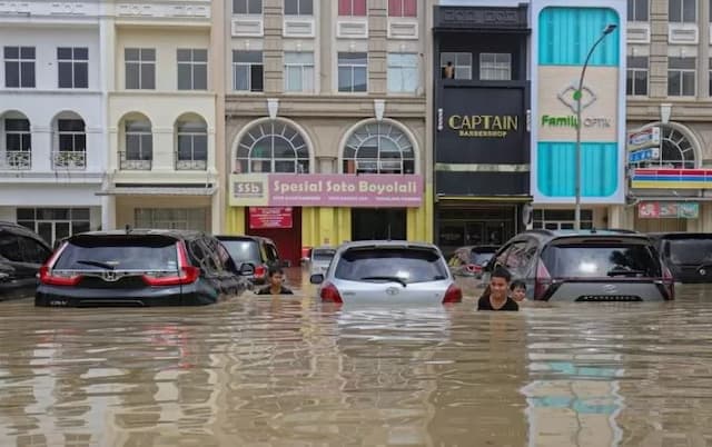 Kali Ciliwung Meluap, 15 RT di Jakarta Timur Masih Terendam Banjir 