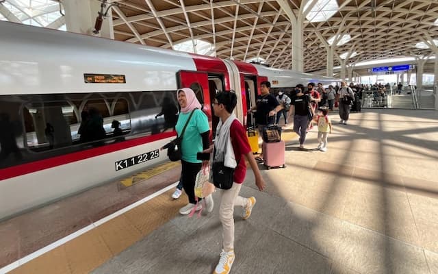 Penjualan Tiket Whoosh Tembus 293 Ribu Selama Lebaran 2026