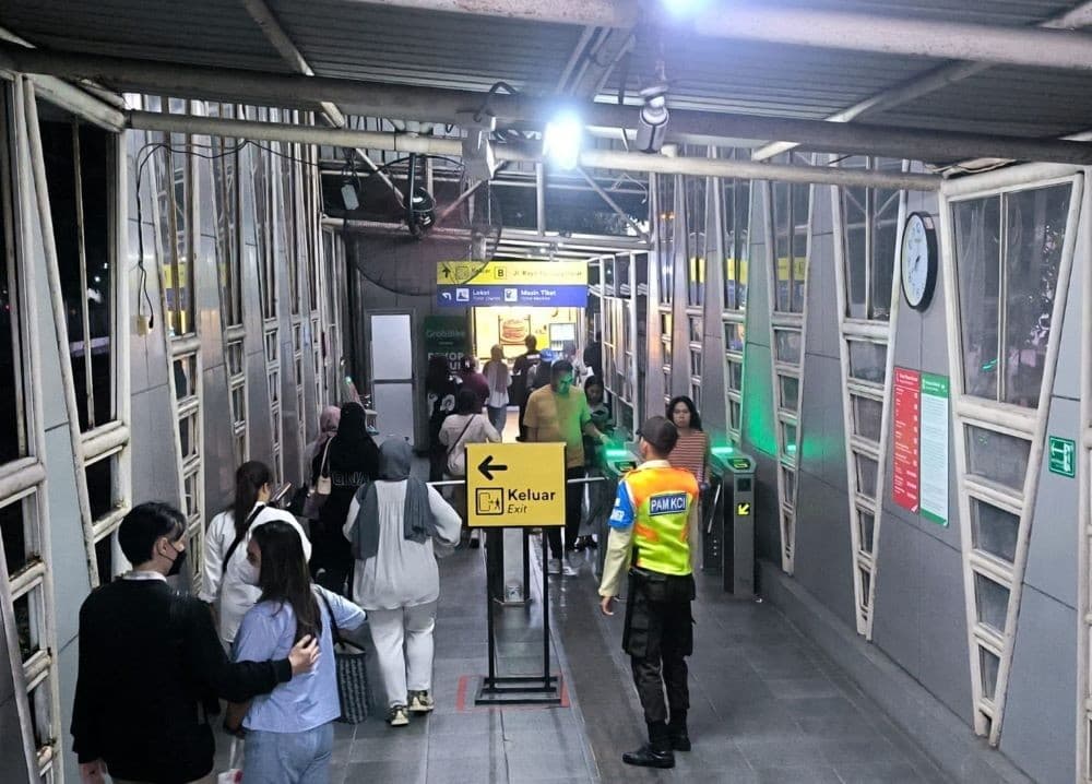 KAI Uji Coba Akses Stasiun Tanjung Barat ke Apartemen Samesta Mahata, Begini Respons Pengguna KRL