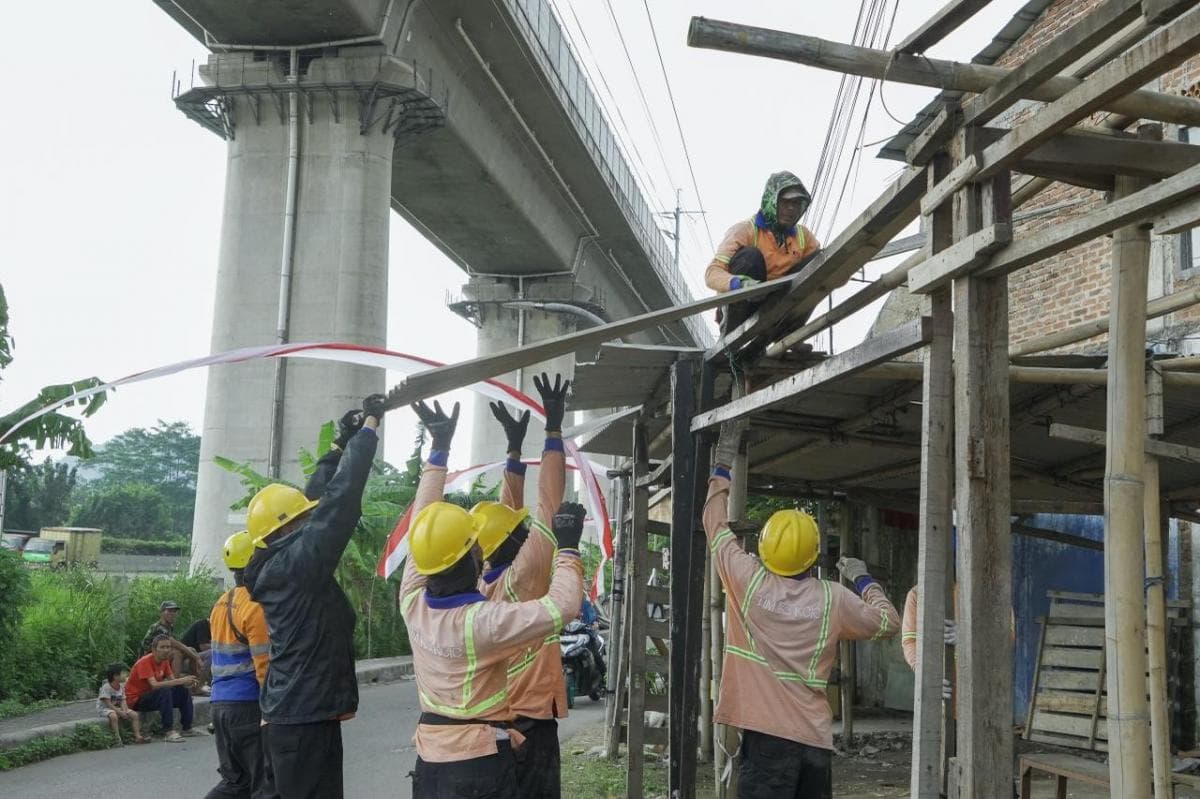 Berpotensi Ganggu Operasional Kereta Cepat Whoosh, 26 Bangunan Liar Ditertibkan