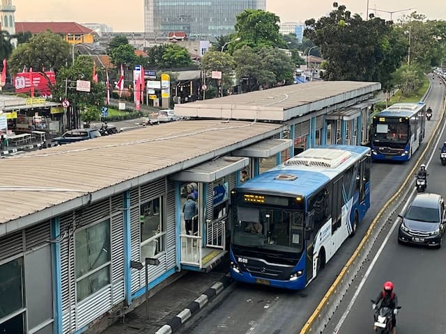 Pramono Targetkan Elektrifikasi Armada Transjakarta Tembus 10.000 Bus hingga 2030