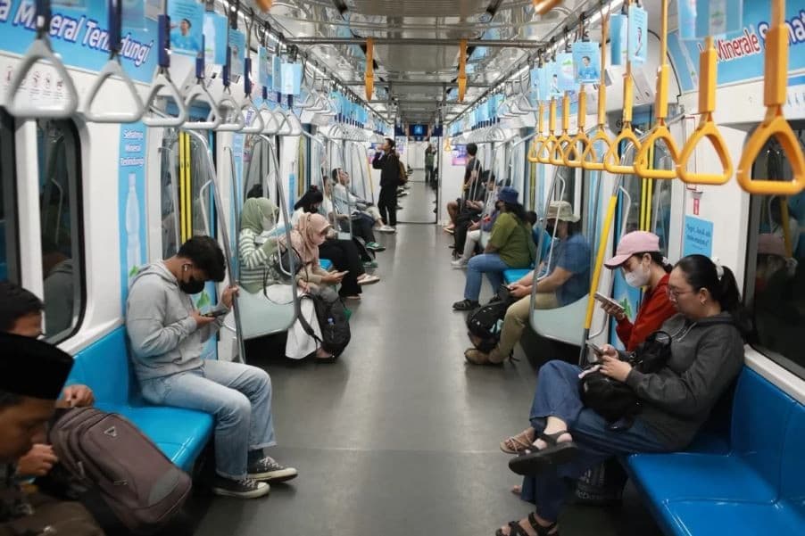 Pemerintah Dorong Warga hingga Pejabat Beralih ke Transportasi Publik