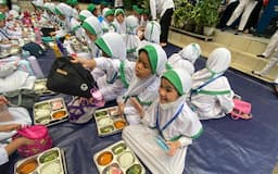 Penerima MBG Capai 49 Juta, Prabowo: Lebih dari Tujuh Kali Singapura