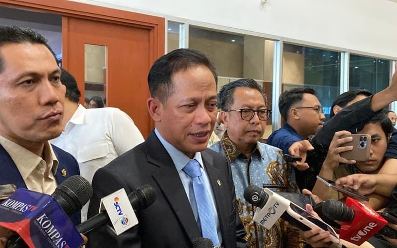 Gelondongan Kayu Saat Banjir Bandang, Menteri LH Singgung Pembukaan Lahan Sawit