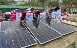 Pertamina Pasang Listrik Tenaga Surya, Terangi Tenda Pengungsi Aceh