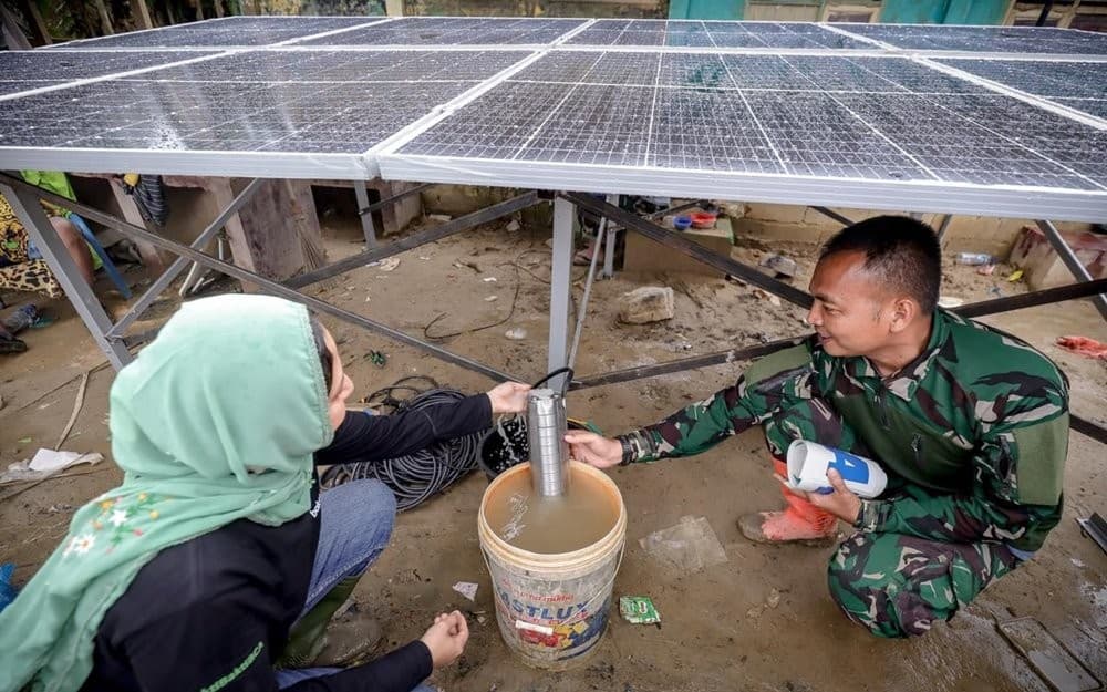 Gandeng TNI, BCA Salurkan Bantuan ke Korban Bencana Aceh Tamiang