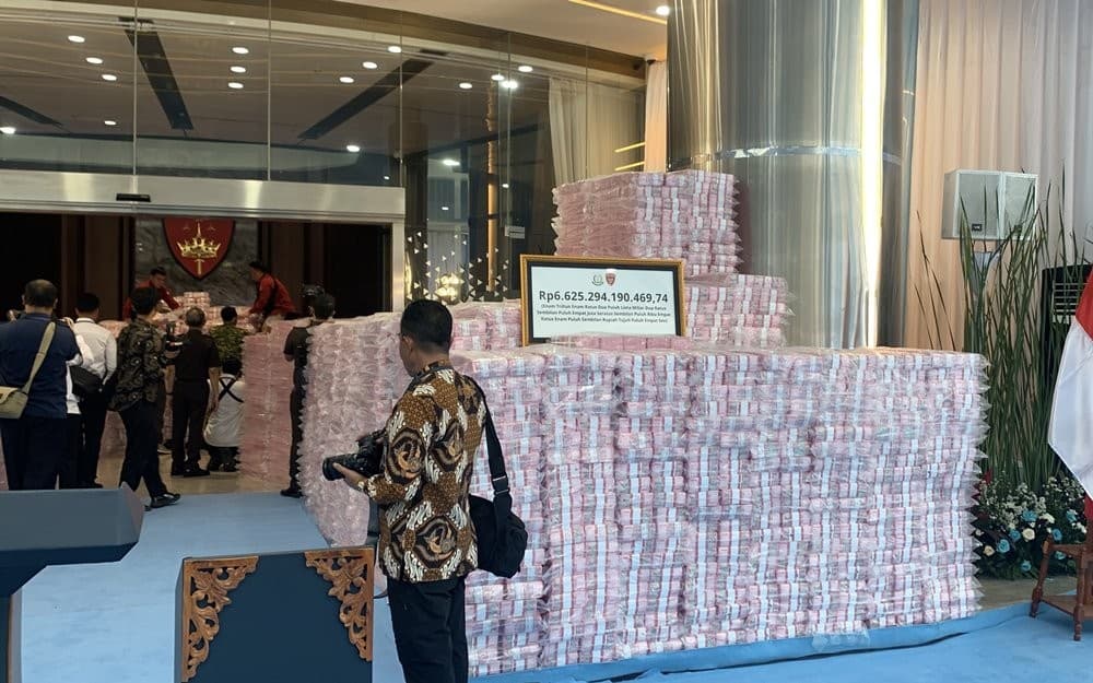 Hasil Penyelamatan Penertiban Kawasan Hutan Capai Rp6,6 Triliun, Begini Penampakan Tumpukan Uangnya