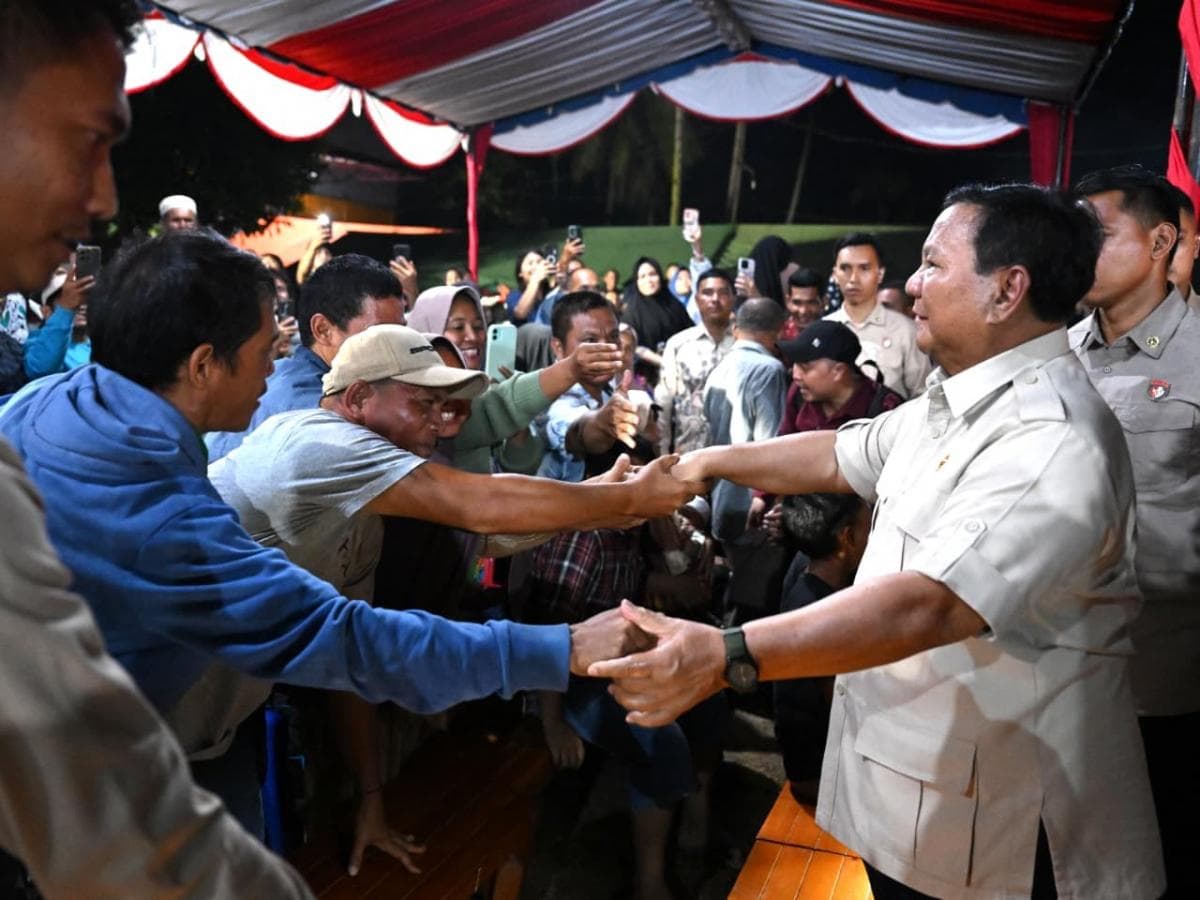 Malam Tahun Baru di Lokasi Bencana, Prabowo Ajak Warga Doa Bersama