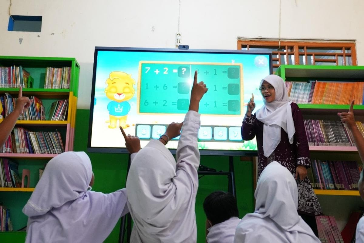 17.073 Unit Papan Tulis Digital Terkirim ke Sekolah-Sekolah di Sumut