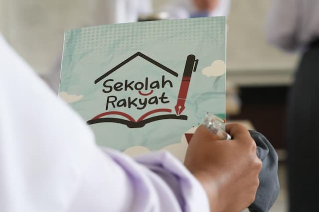 Prabowo Terharu saat Resmikan 166 Sekolah Rakyat