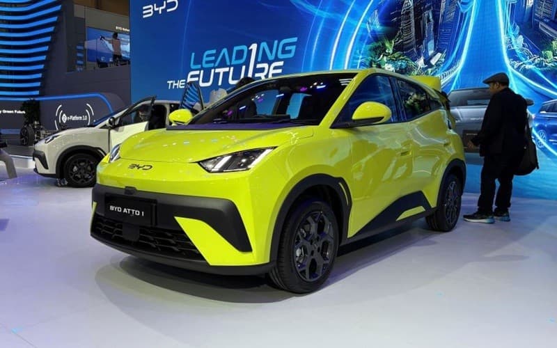 Penjualan LCGC Anjlok 30 Persen pada 2025, Mobil Listrik Melejit