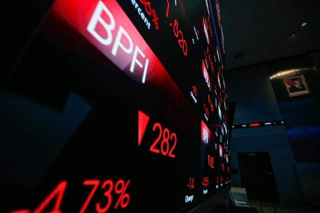 Tekanan Pasar Berlanjut, IHSG Ditutup Turun 2,08 Persen ke 7.935