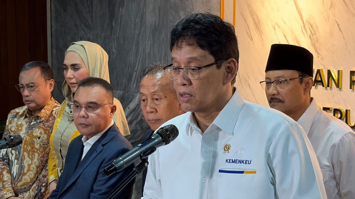 Purbaya Sentil Kebijakan Impor Kapal Bekas