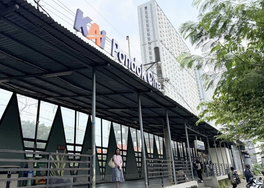 KAI Commuter Lakukan Penyesuaian Alur Pengguna di Stasiun Pondok Cina Mulai Hari Ini