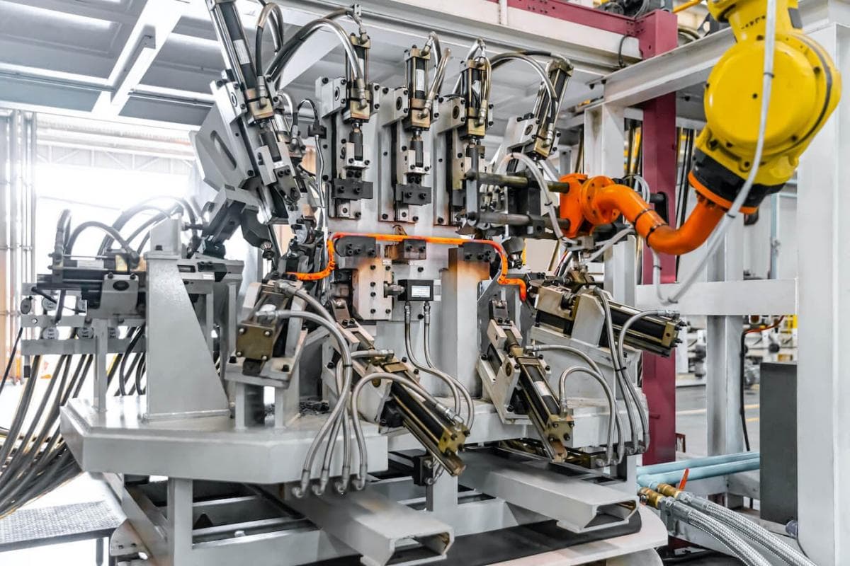 Usai Terbang Tinggi dengan Valuasi Selangit, Saham INDS ARB Beruntun