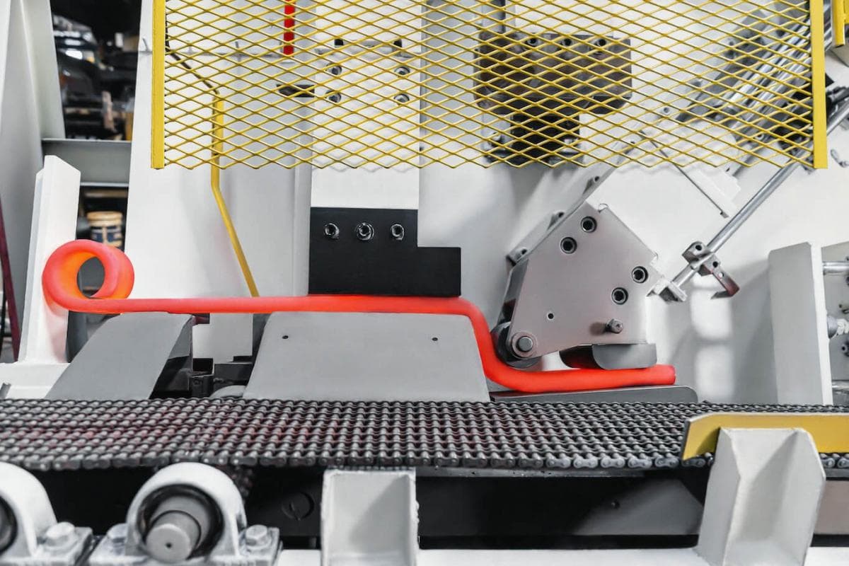 Saham INDS ARB 3 Hari Beruntun usai Reli, Analis Soroti Masalah Ini