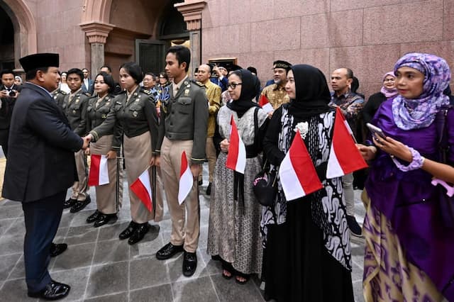 Diaspora Indonesia Sambut Kedatangan Prabowo di Abu Dhabi