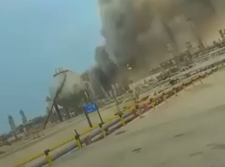 Drone Iran Hantam Kilang Minyak Terbesar di Arab Saudi