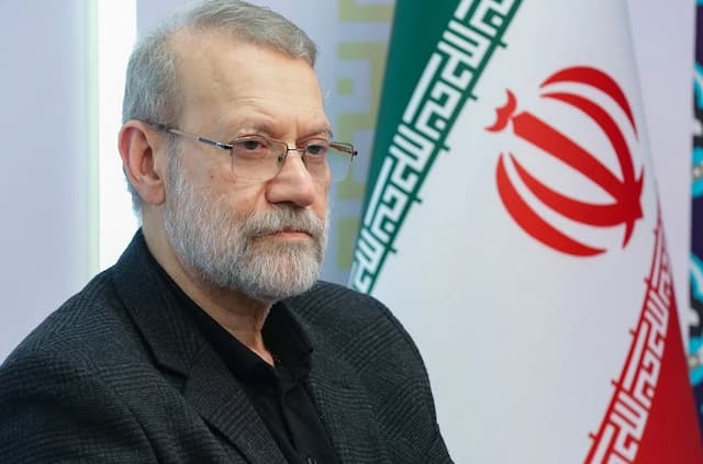 Ali Larijani Muncul Sebagai Figur Pengendali Politik Iran Pasca Kematian Khamenei