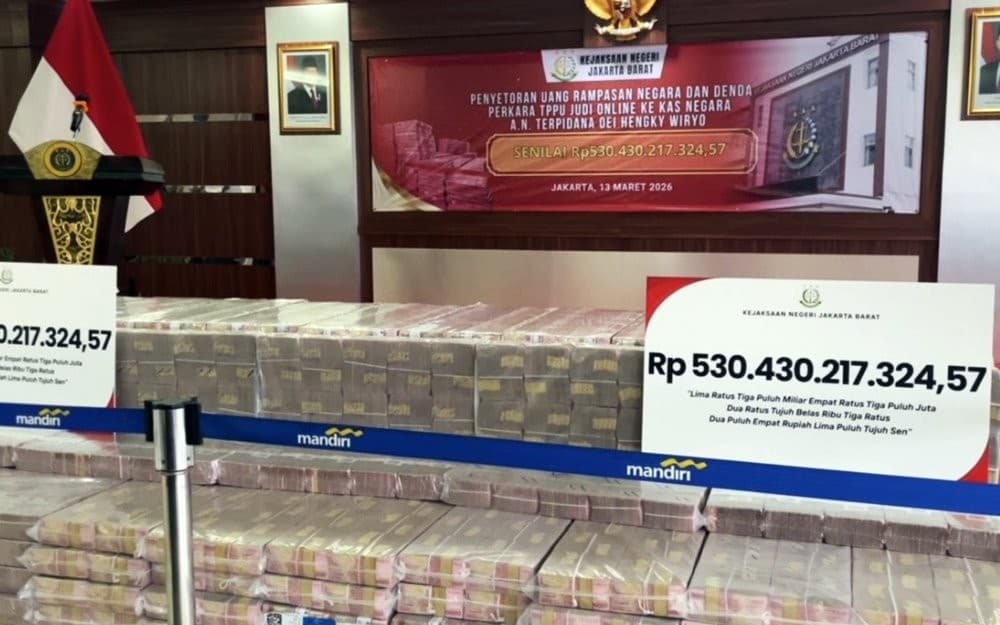 Kejari Jakbar Serahkan Rp530 Miliar Uang Rampasan TPPU Judi Online ke Negara