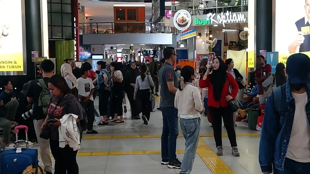 Stasiun Gambir Mulai Dipadati Pemudik Jelang Lebaran