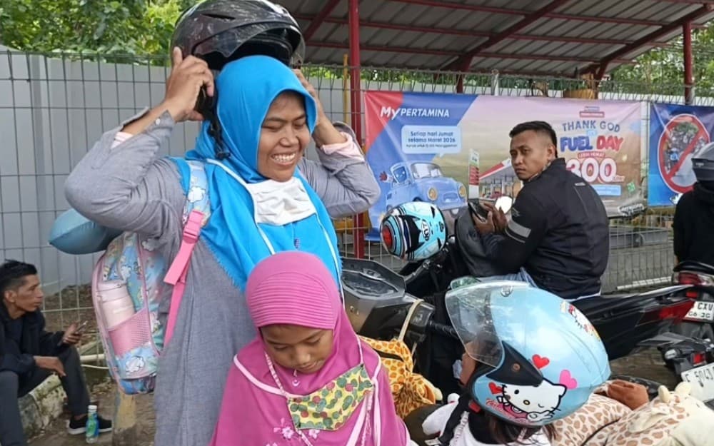 Cerita Pemudik: Winarsih Ajak Anak Touring Motor dari Karawang ke Madiun Demi Hemat Ongkos Mudik