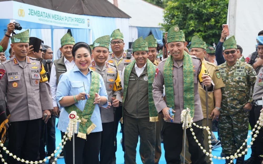 Kapolri Resmikan dan Bangun 110 Jembatan di Riau, Perkuat Akses Pendidikan dan Ekonomi Masyarakat