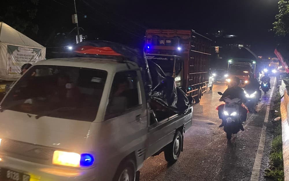 Arus Mudik Nagreg Padat Jelang Lebaran , One Way Tiga Kali Diterapkan di Cikaledong