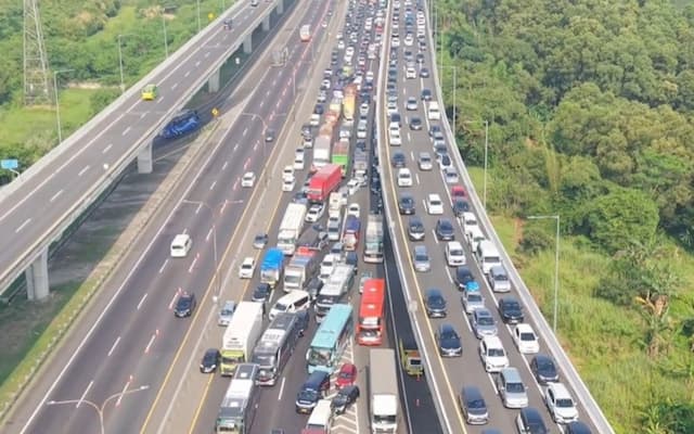 Info Mudik: Kecelakaan Beruntun di Tol Jalan Layang MBZ KM 22 Tambun, Arah Cikampek Terhambat